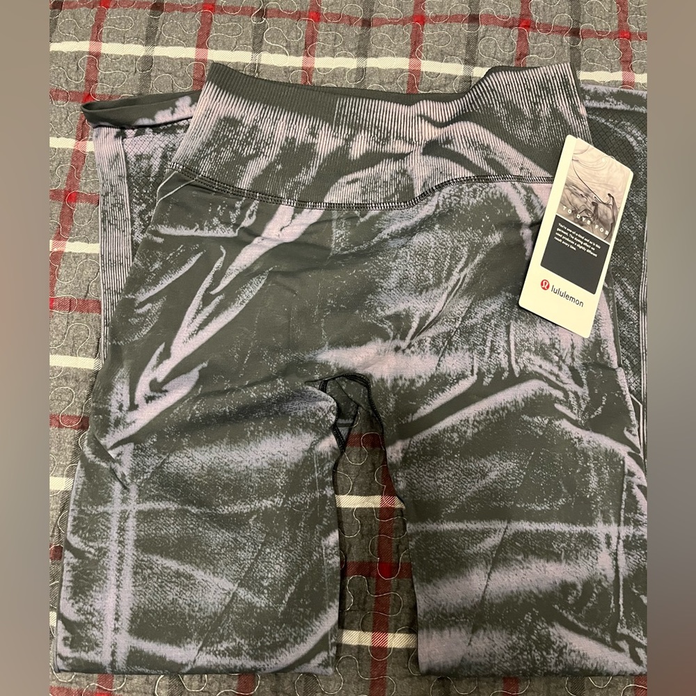 Lululemon Ebb to Street Tight wash size 6